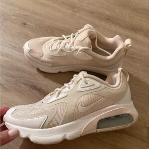 Nike Women's Air Max 200 Light soft
